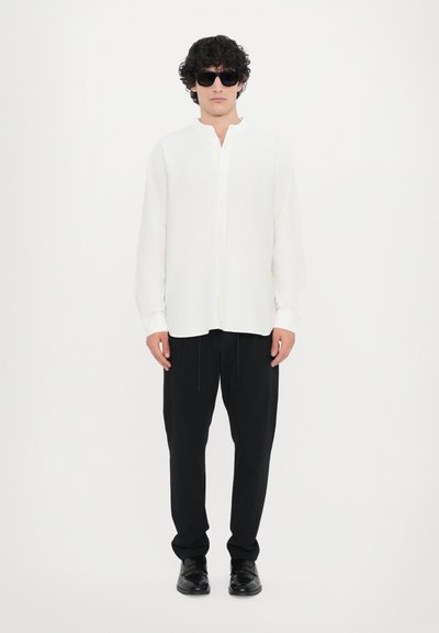 CLOSED COLLARLESS SHIRT - Camicia - white