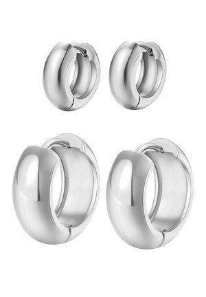 Zilveren creolen, gepolijste metalen oppervlakte, met twee maten: klein en groot. Glad, rond ontwerp met een naadloze scharniersluiting.
