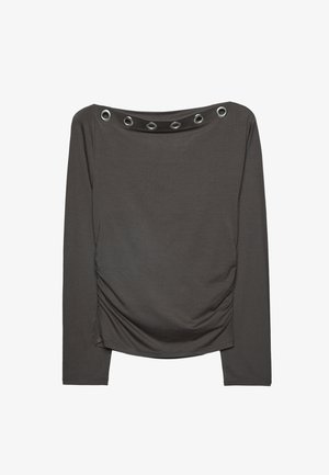 Langærmet bluse i mørkegrå stof. Har et draperet design med øsken-detaljer ved halsudskæringen og samlet detalje i siden.