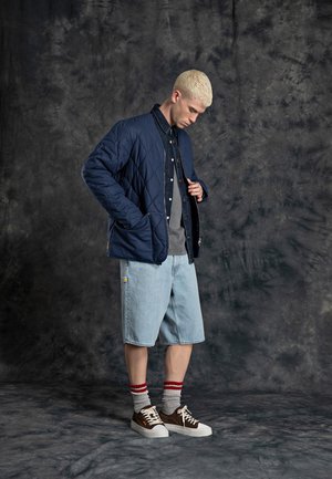 LOOSE FIT UNISEX - Jeansshort - light blue
