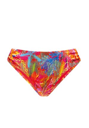 Jasne majtki od bikini z wielokolorowym tropikalnym wzorem przedstawiającym rozgwiazdy, koralowce, łańcuchy i liście na czerwonym tle.