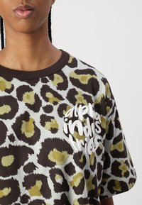 Alpha Industries LOGO - Μπλουζάκι με στάμπα - olive