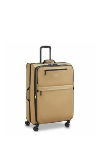 Valigia con ruote in tessuto beige, dotata di manico telescopico, cerniere nere, tasca frontale e quattro ruote nere per la mobilità.