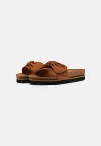 Tamaris Mules - cognac