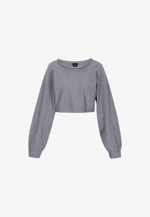 Cropped szary sweter z miękkiego materiału, z długimi rękawami i szerokim okrągłym dekoltem. Gładka faktura z prążkowanymi mankietami.