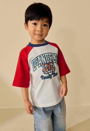 Next, REGULAR FIT - SHORT SLEEVE GRAPHIC T-SHIRT  . - T-shirt print - white burgundy raglan varsity tiger