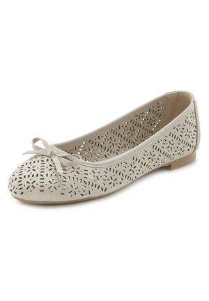 Beige Ballerinas mit einem Auschnittdesign, runder Zehenpartie und einer kleinen Schleifenapplikation auf der Vorderseite; strukturiertes Wildledermaterial mit flacher Sohle.