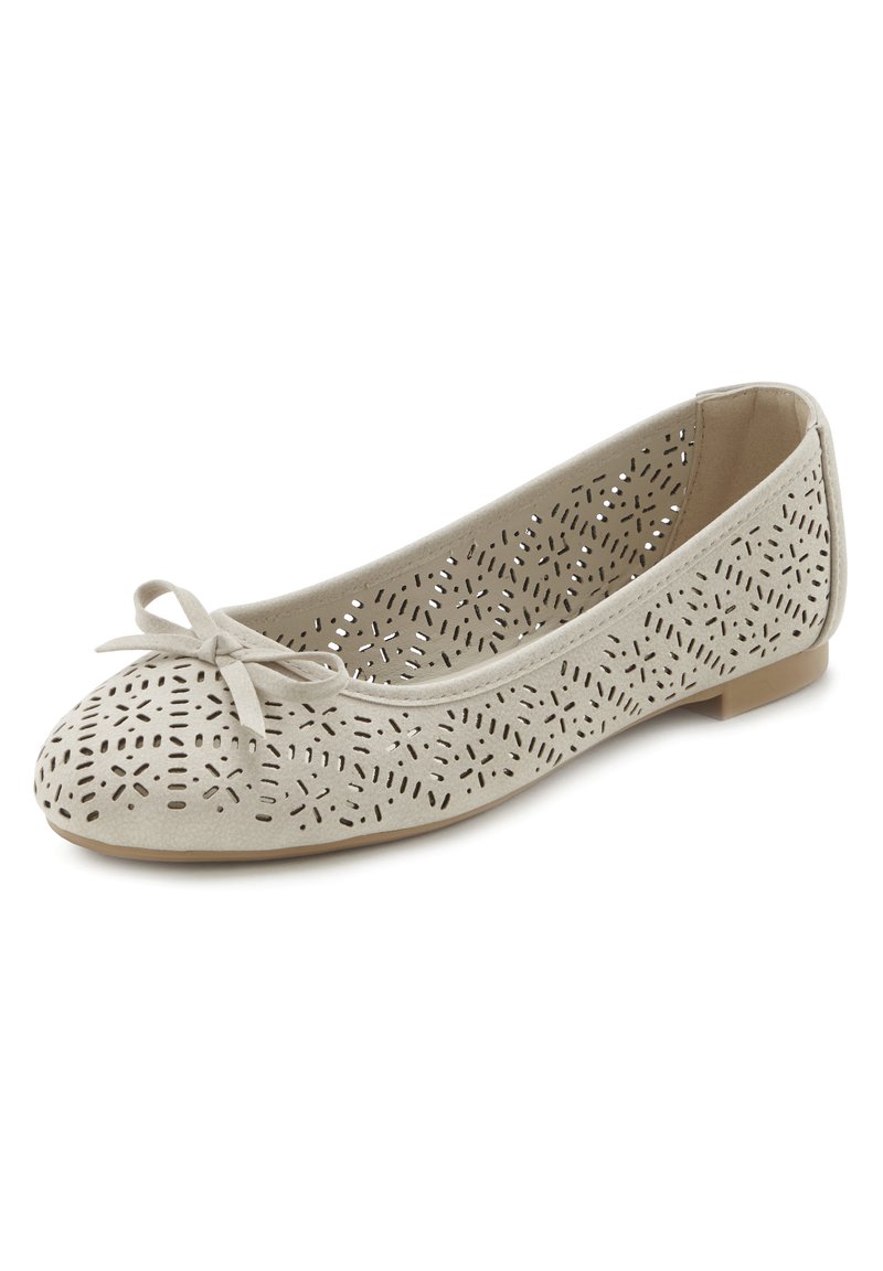 Beige Ballerinas mit einem Auschnittdesign, runder Zehenpartie und einer kleinen Schleifenapplikation auf der Vorderseite; strukturiertes Wildledermaterial mit flacher Sohle.