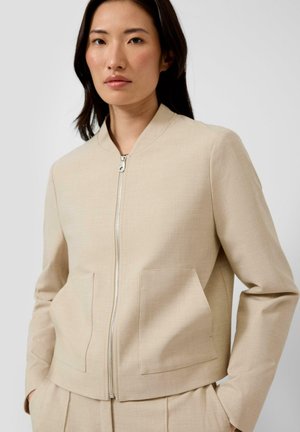 - Kurtka przejściowa