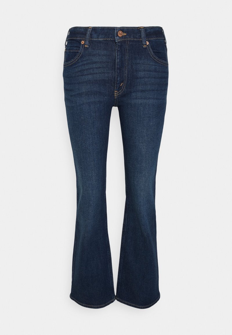 Jean en denim bleu foncé avec une légère évasement, fermeture par bouton et zip à l'avant, et style cinq poches.