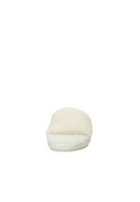 Pantofola di colore crema con una morbida texture pelosa e un design arrotondato. Realizzata in pelle di pecora con una suola in gomma per aderenza e comfort.