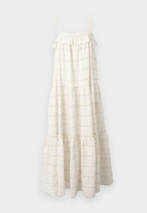 Biała sukienka maxi bez rękawów z cienkimi ramiączkami, marszczonym dekoltem, warstwową spódnicą i delikatnymi poziomymi, teksturowanymi paskami.