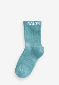 Teal rebrasti nogavici z belim napisom "BAKER" na robu. Mehka tkanina, srednja višina, zaobljen prst in brezšiven dizajn za udobje.