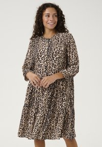 Rochie cu imprimeu leopard în nuanțe de bej și negru. Mâneci lungi, închidere cu nasturi și fustă plisată. Material fin cu o textură ușoară.