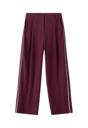 Pantaloni ampi color bordeaux con una texture liscia, dotati di tasche laterali e strisce laterali bianche a contrasto. Pinces anteriori sartoriali.