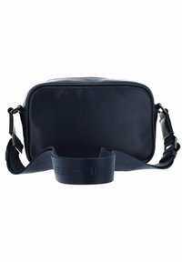 Borsa a tracolla rettangolare blu navy realizzata in materiale liscio, dotata di una tracolla con logo impresso e chiusura con zip.