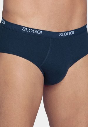 Slip in cotone blu navy con vita elasticizzata e marchio "SLOGGI". Texture liscia, design aderente e dettagli di cucitura discreti.