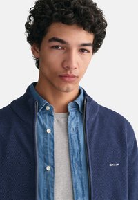 GANT Strickjacke - marine melange