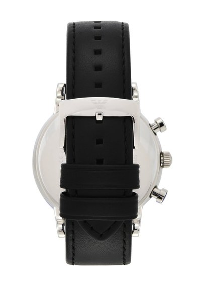 Cinturino in pelle nera con dettagli cuciti, hardware in metallo argentato e cassa circolare. Presenta una finitura liscia e un design minimale.