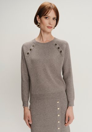 - Sweter