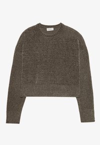 Pull court marron tricoté avec un col rond, des manches longues et des poignets et ourlet côtelés. Tissu texturé avec un motif subtil.
