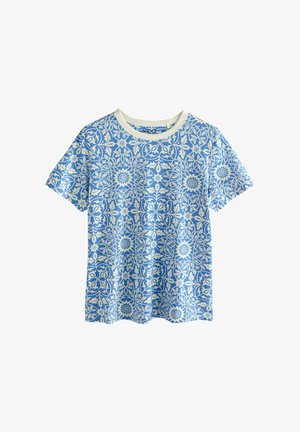 Blauw T-shirt met korte mouwen en een wit bloemenpatroon, voorzien van een ronde halslijn en een zachte stoftextuur.