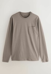 Maglietta a maniche lunghe con scollo rotondo in un colore taupe tenue, realizzata in tessuto morbido, con taschino sul petto a sinistra e orlo dritto.