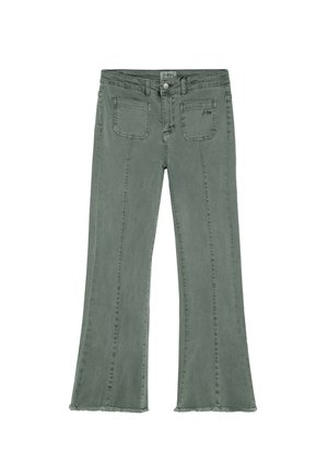 Pantalones verdes de pierna ancha con bolsillos parches delanteros y borde sin rematar, con cierre de botón y cremallera en la cintura.