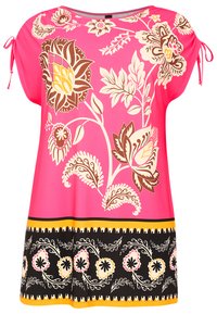 Roze bloemen tuniek met bruine en gele accenten, met korte mouwen met strikjes, een zwarte gestructureerde zoom en een ontspannen pasvorm.