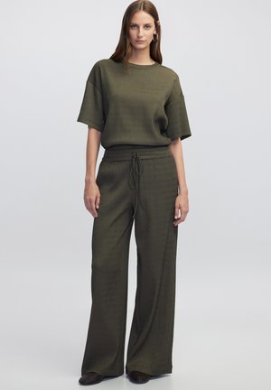 WITH ELASTIC WAIST - Kalhoty - green