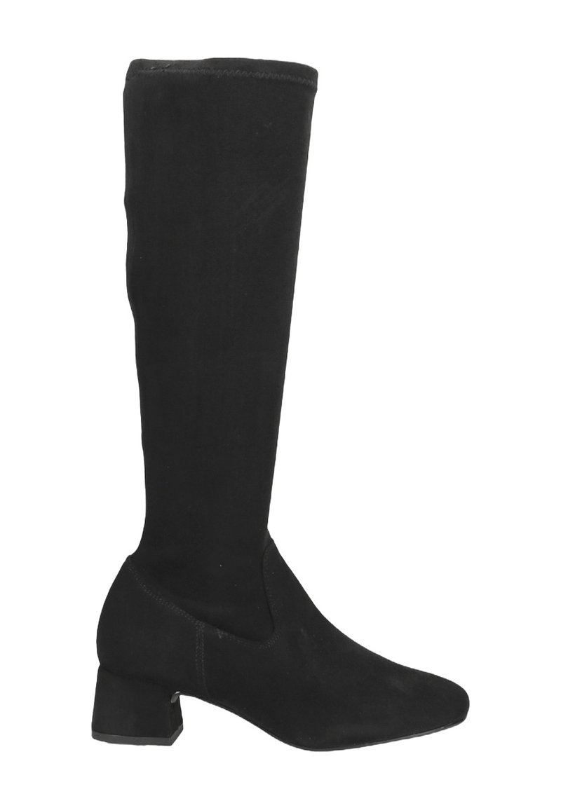 Stivale nero fino al ginocchio in morbida pelle scamosciata, con tacco a blocco, punta appuntita e un design senza cuciture con dettagli di cucitura minimi.