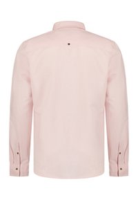 Lichtroze overhemd voor heren met lange mouwen, voorzien van knoopmanchetten en een klein knoopdetail op de bovenrug.