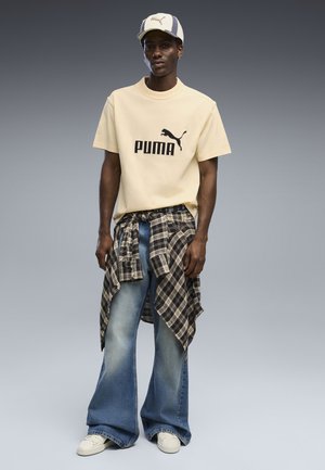 Puma, ESSENTIALS ELEVATED NO.1 RELAXED T-SHIRT - T-shirts print - buttercream