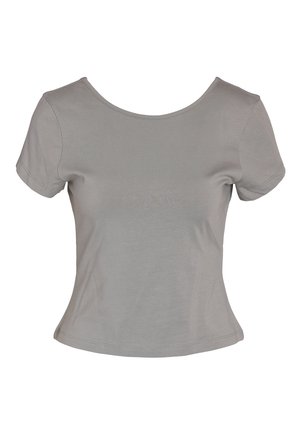 Graues T-Shirt mit kurzen Ärmeln und weitem Rundhalsausschnitt. Hergestellt aus weichem Stoff, zeichnet es sich durch eine figurbetonte Passform und eine glatte Textur aus.