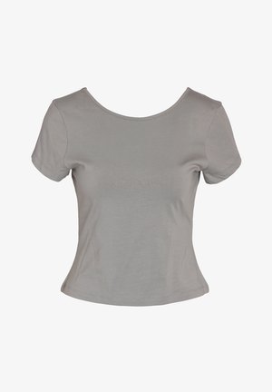 Graues T-Shirt mit kurzen Ärmeln und weitem Rundhalsausschnitt. Hergestellt aus weichem Stoff, zeichnet es sich durch eine figurbetonte Passform und eine glatte Textur aus.