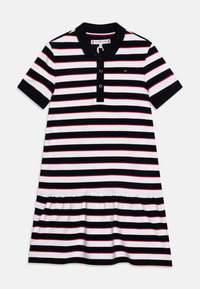 Polo dress w paski z krótkimi rękawami, w kolorze granatowym, czerwonym i białym, z zapięciem na guziki i marszczoną spódnicą. Wykonana z bawełnianej tkaniny.