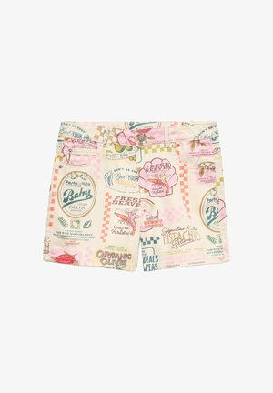 Korte cremefarvede shorts med farverige vintage madvareetiketter, herunder pasta, oliven, skaldyr og pistacie.