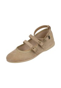 Zapato de ballet de ante beige con dos correas ajustables, punta redonda y suela plana de goma. Textura suave con detalles mínimos de costura.