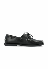 Chaussure bateau en cuir noir avec couture mocassins sur le bout, lacets sur le dessus et œillets latéraux sur une semelle en caoutchouc plate.