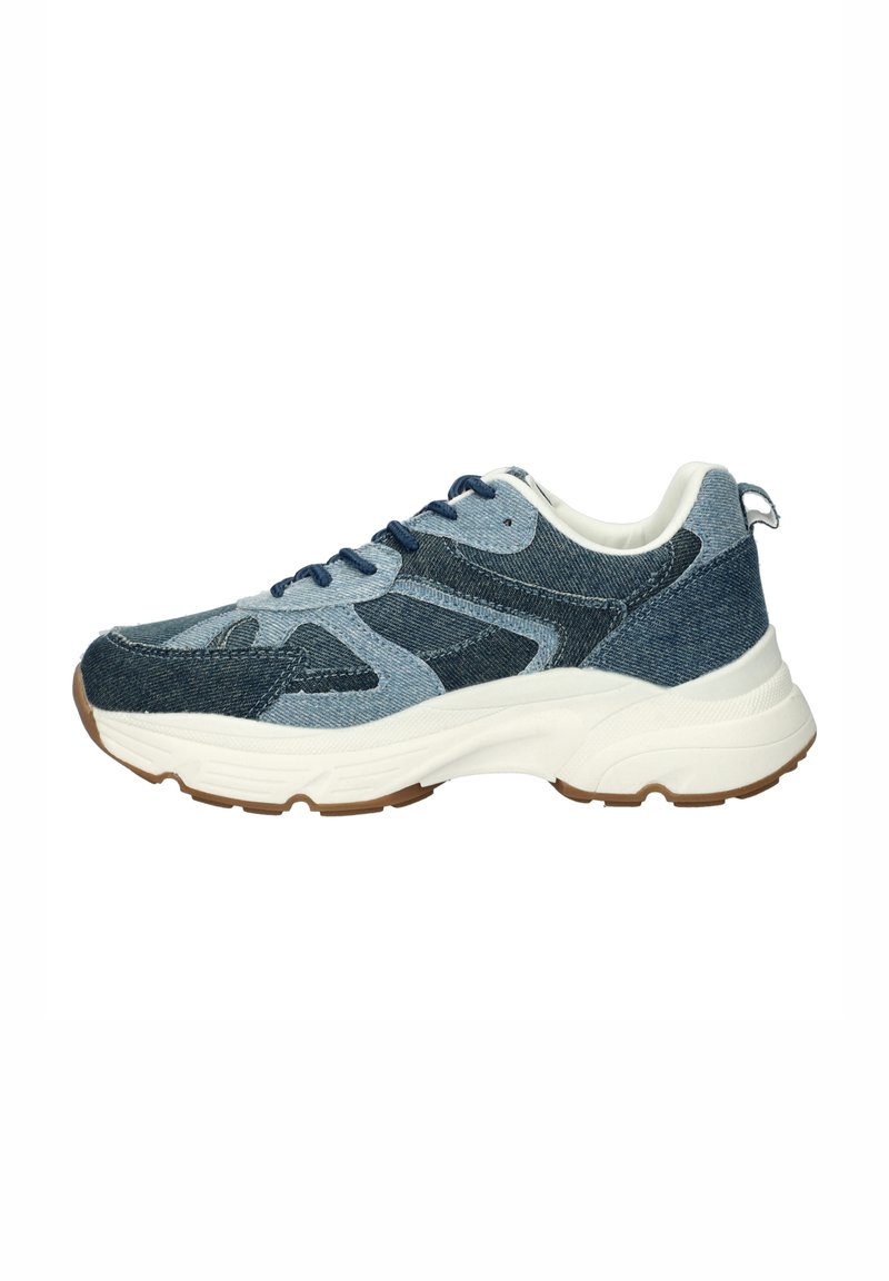 Denim sneakers met een mix van donkere en lichte blauwtinten, een gestructureerde stof, een witte zool en een donkerbruine buitenzool. Veters in marineblauw.