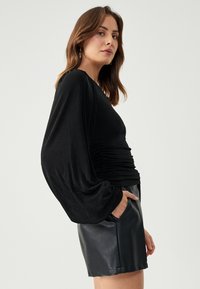 BWLDR ADRIENE TOP - Top - black