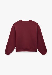 Burgundowy sweatshirt z okrągłym dekoltem i długimi rękawami, z prążkowanymi mankietami i dołem, prezentowany z tyłu na białym tle.