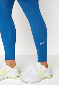 Nike Performance ONE - Tights - court blue/white
