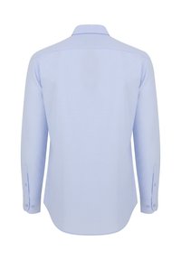 Jasnoniebieska koszula z długim rękawem o dopasowanym kroju, z kołnierzykiem typu button-down i zapięciem na guziki przy mankietach. Wykonana z gładkiego materiału o subtelnym połysku.