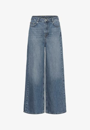 Jean large en denim bleu taille haute avec poches avant, passants pour ceinture et fermeture par bouton.