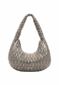 Sac à main en métal gris avec une surface matelassée, une forme arrondie et une sangle froncée. Il dispose d'une fermeture éclair pour le compartiment principal.
