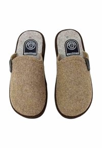 Pantofole in feltro marrone con una texture morbida, forma arrotondata e suola in gomma marrone. Presentano un'etichetta con logo nero e bianco sulla parte superiore.