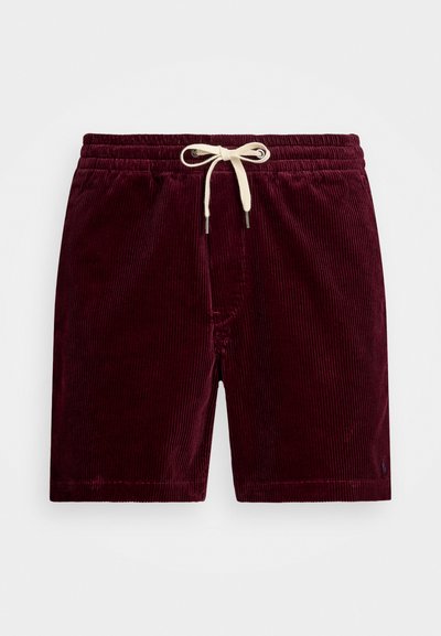 Pantaloni scurți burgundy din catifea cu un bandă elastică la talie și șnur de culoare crem. Prezintă o textură verticală și un logo pe marginea inferioară.