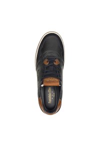 Černé kožené tenisky s hnědými akcenty, perforovaným designem, plochými tkaničkami a bílou podrážkou. Zlaté logo na stélce.