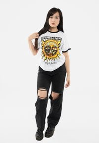 Paradiso Clothing SUBLIME 40OZ TO FREEDOM RINGER - Print T-shirt - white